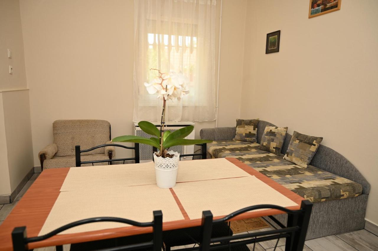 Hanna Apartman Appartement Gyula Buitenkant foto