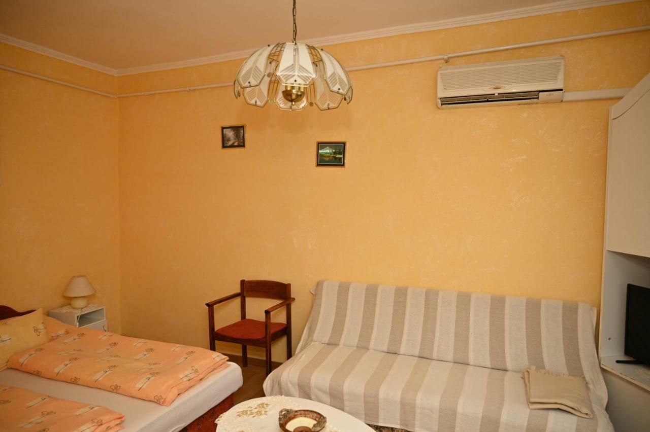 Hanna Apartman Appartement Gyula Buitenkant foto